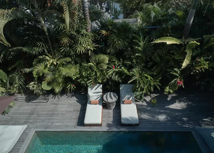 Black By Oxo Villa